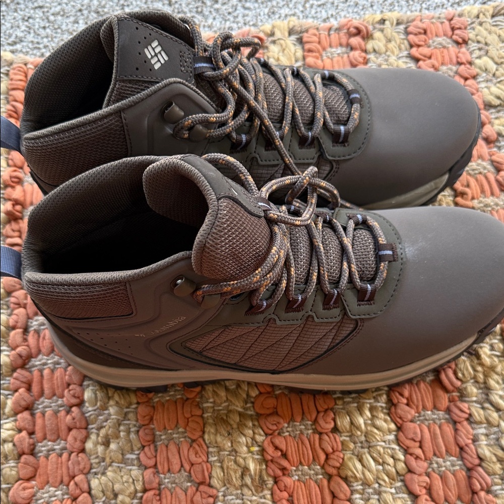 Columbia Woman Hiking Boots